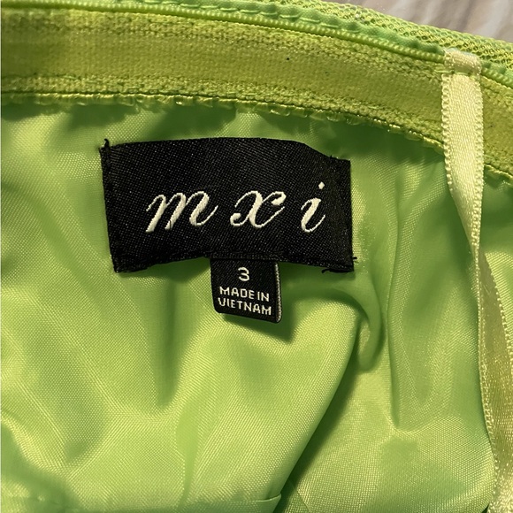 Elegant Lime Green Formal Dress - Picture 3 of 3